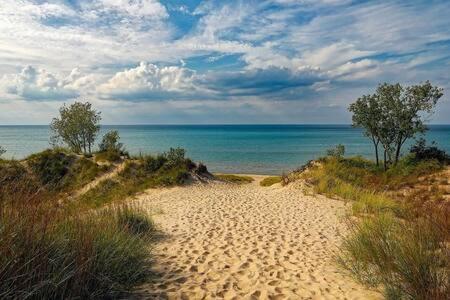 Beautiful Downstairs 1Bed 1Bth Charmer- Pet Friendly Michigan City Eksteriør bilde