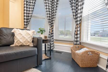 Beautiful Downstairs 1Bed 1Bth Charmer- Pet Friendly Michigan City Eksteriør bilde