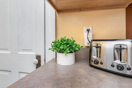 Beautiful Downstairs 1Bed 1Bth Charmer- Pet Friendly Michigan City Eksteriør bilde